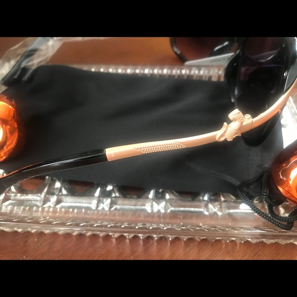 Black Panther fashion sunglasses with case, NEW! - Picture 3 of 3